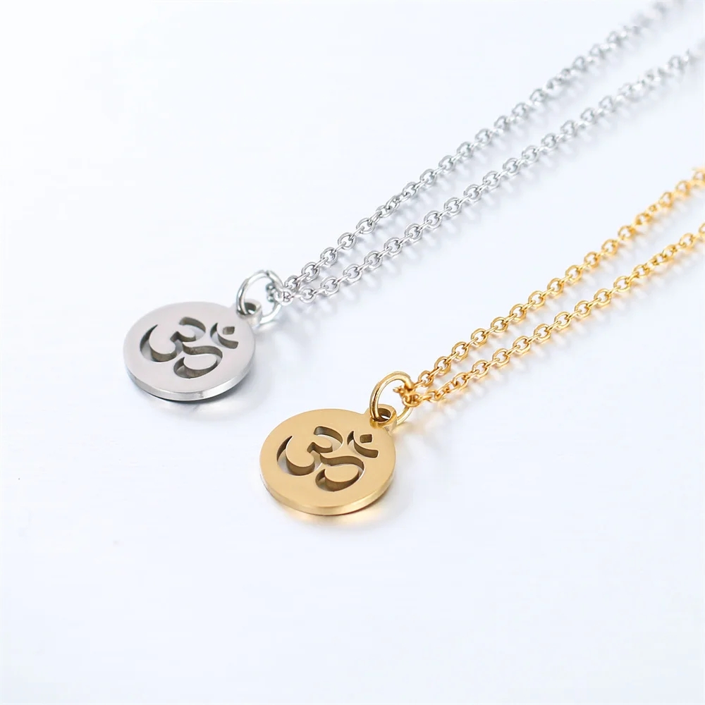 Small Yoga Pendant Gold Color  - Yoga Fitness Zone 评论和价格